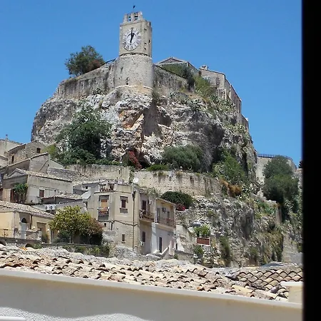 Prua Al Castello Modica